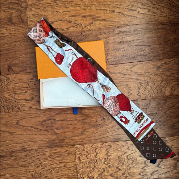 LV Up Up and Away Bandeau Sold out! - Picture 4 of 16